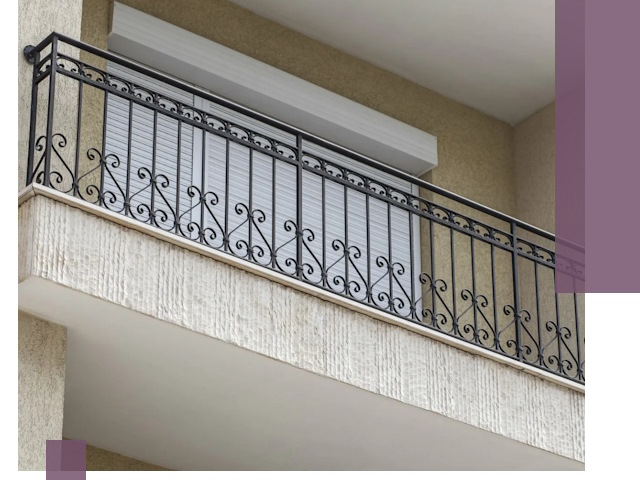 Балконные ограждения из металла и стекла в Биробиджане для домов