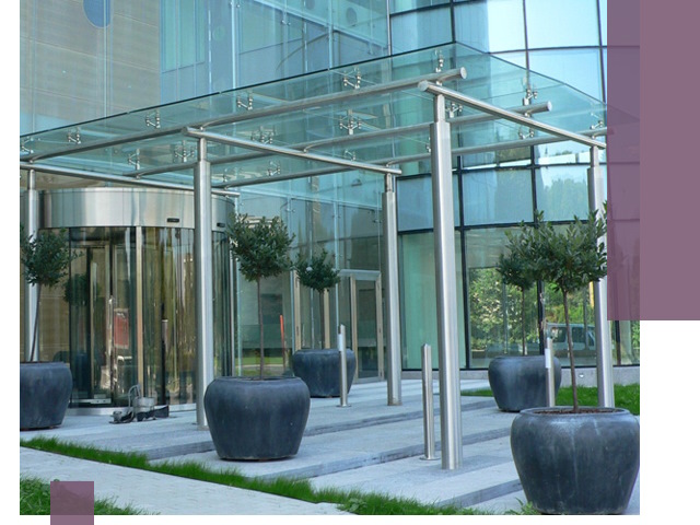 Навесы из стекла на заказ в Биробиджане — монтаж и установка