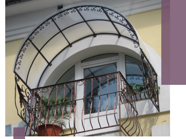 Козырьки над балконом в Биробиджане — изготовление и монтаж