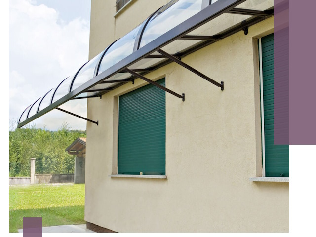 Козырьки над окнами в Биробиджане — изготовление и монтаж по выгоде