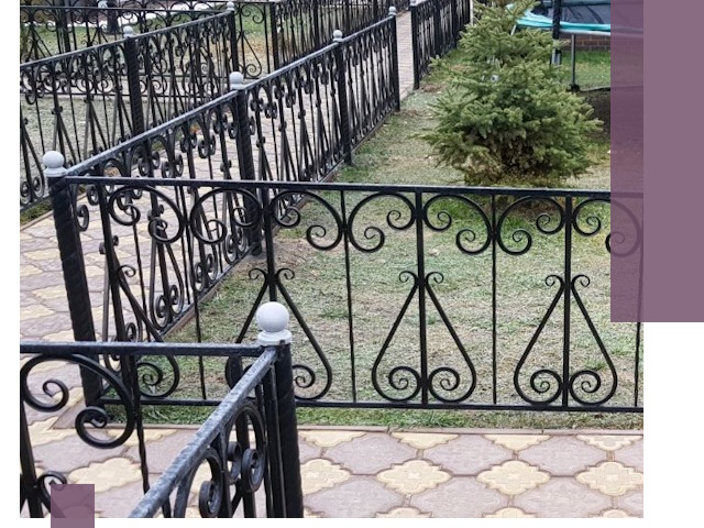 Кованые газонные ограждения под ключ в Биробиджане